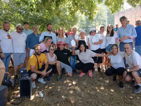 Ganadores del concurso de Calderillo Bejarano junto a jurado y autoridades