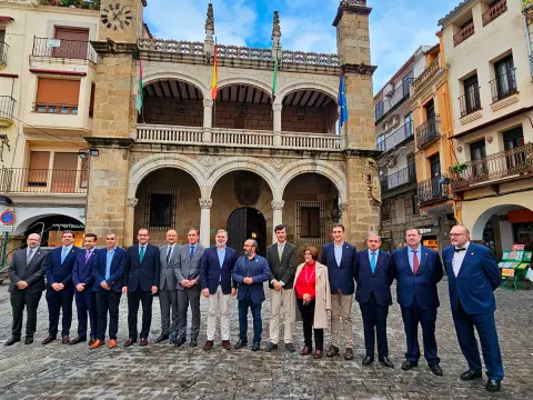 Participantes en el reunión para impulsar el corredor ferroviario Ruta de la Plata