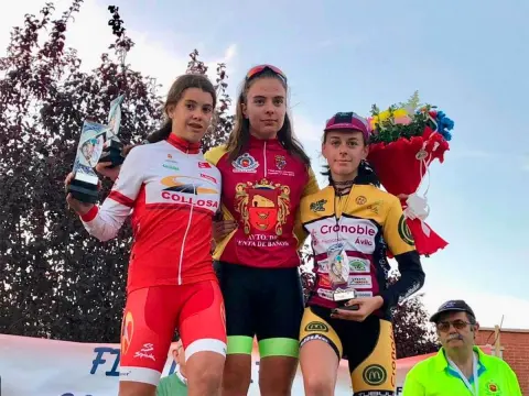 Natalia Ovejero en lo más alto del podium