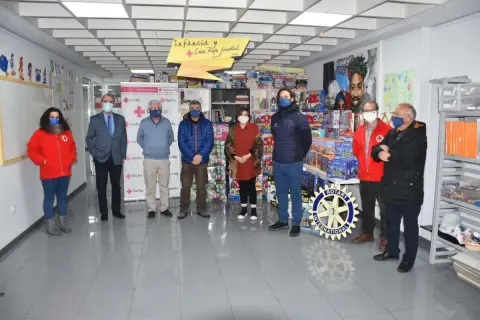 Entrega de juguetes Rotary  Club a Cruz Roja