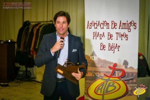 Jose Antonio Canales Ribera recogiendo su premio