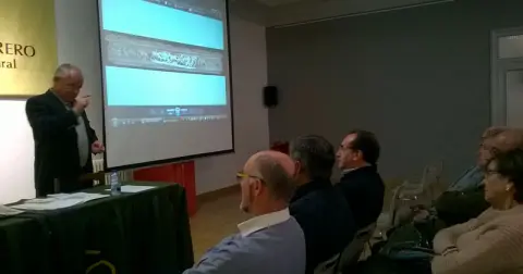 Gonzalo Santonja en el Casino Obrero
