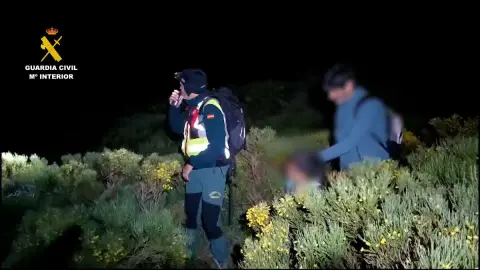 Guaria Civil junto a una de las personas rescatadas