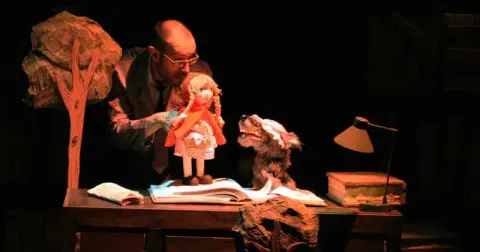 El Guardián de Cuentos abre la programación de la Red de Teatros en el Cervantes de Béjar