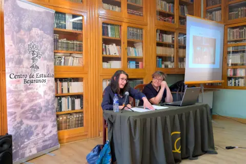 Charo Alonso durante su conferencia homenaje a Carmen Martín Gaite en el Casino Obrero de Béjar