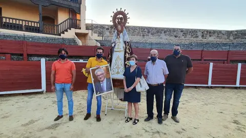 Un momento del homenaje, fotografía FB Asociación de Amigos de la Plaza de Toros de Béjar