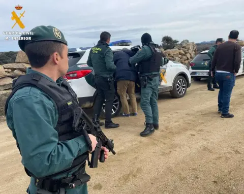 Tres detenidos por maniatar y amenazar a un matrimonio en su vivienda de Puente del Congosto