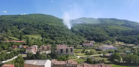 Fuego en el entorno de la fuente del Lobo