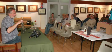 Comendador presenta "Por lo menos estas vivo" un trabajo con fines solidarios