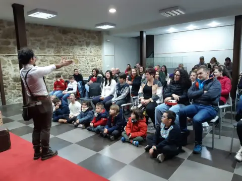 Un momento durante el espectáculo en el Casino Obrero de Candelario