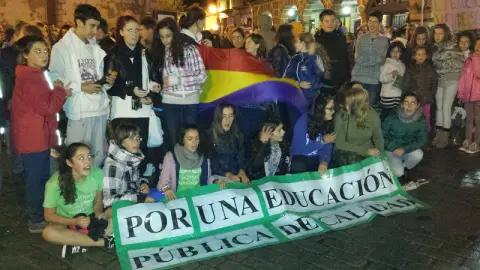 Un millar de personas en Béjar contra la LOMCE