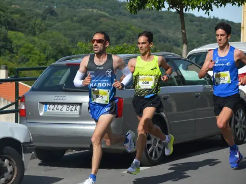 Tres corredores durante la carrera