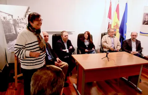 Componentes de la mesa redonda organizada por el CEB para conmemorar los actos libertarios de 1868