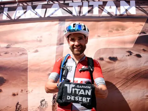 Moisés Dueñas finaliza tercero en la Garmin Titan Desert