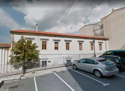 Edificio de las oficinas de recaudación municipal en Ronda de Navarra