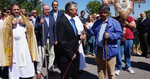Paporros y bejaranos cumplen con la tradición de la tradicional romería