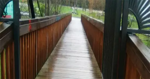 Acceso al parque fluvial de La Aliseda