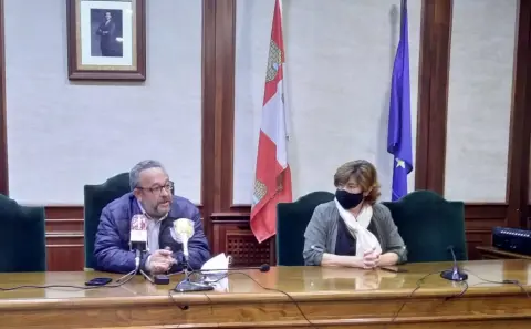 José Luis Rodríguez Celador junto a la alcaldesa de Béjar