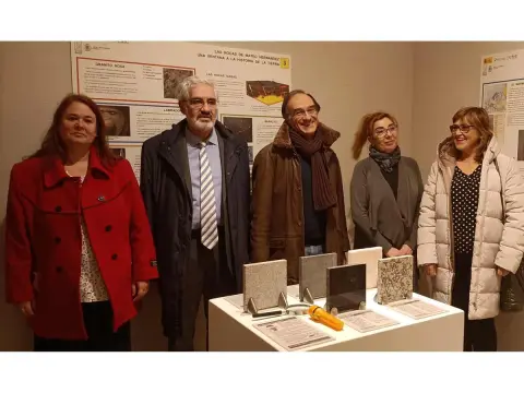 Presentación grupo de paneles explicativos sobre las características geológicas de las rocas empleadas en las obras de arte expuestas en el Museo Mateo Hernández