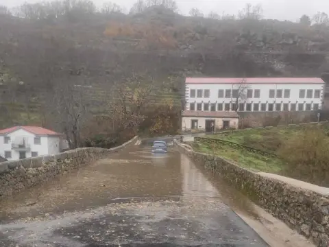 Puente de San Albin inundado