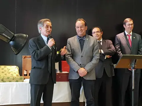 Ramón Hernández junto a José Luís Martín Sánchez en la entrega del galardón