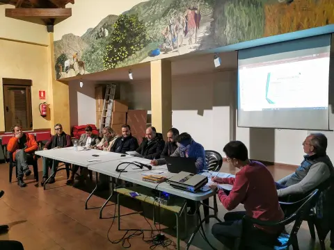 Imagen de la asamblea de Ruta del Vino Sierra de Francia. Facebook