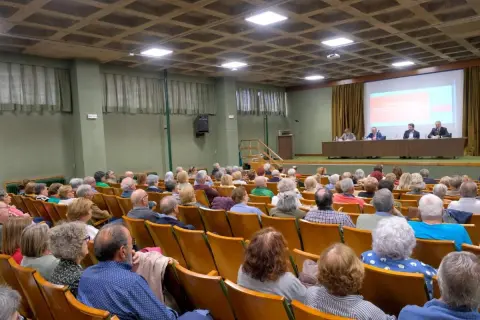 Salón de actos de la Escuela de Ingenieros de Béjar durante la inauguración del año académico de la Universidad de la Experiencia