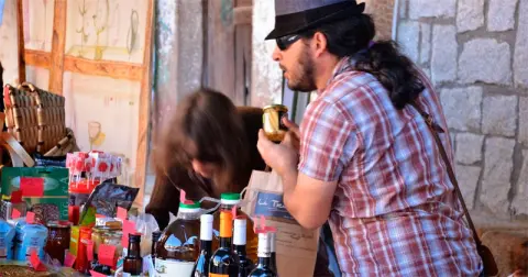 Mercado en la called e productos tradicionales, ARCHIVO