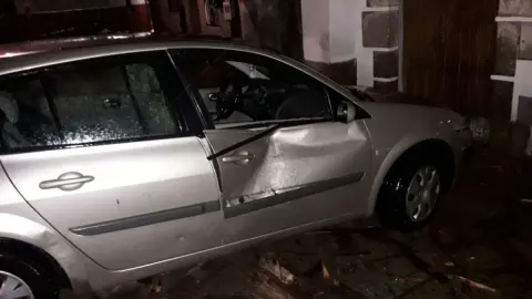 Daños del temporal en un vehículo